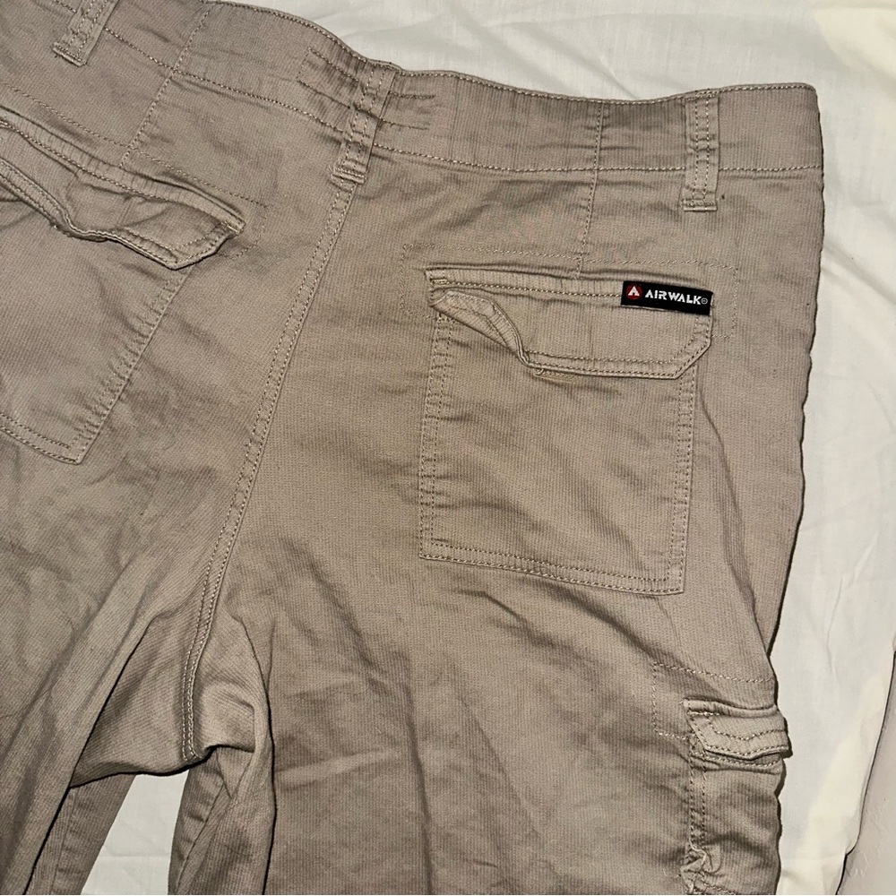 Men’s Y2K Cargo AIRWALK Shorts! Tan Cargo Shorts for Men - Picture 13 of 16